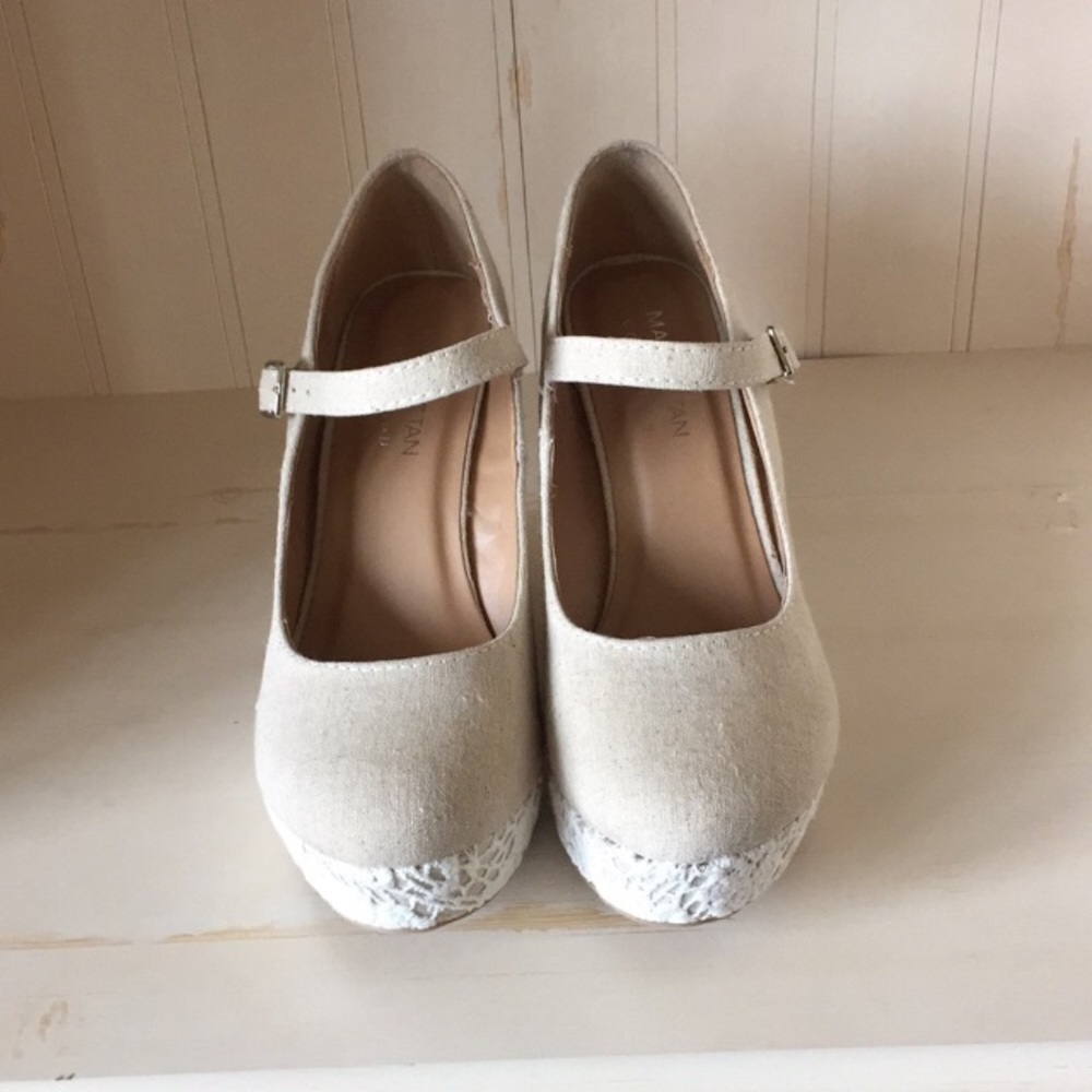 Manhattan Collection Wedges size 8
